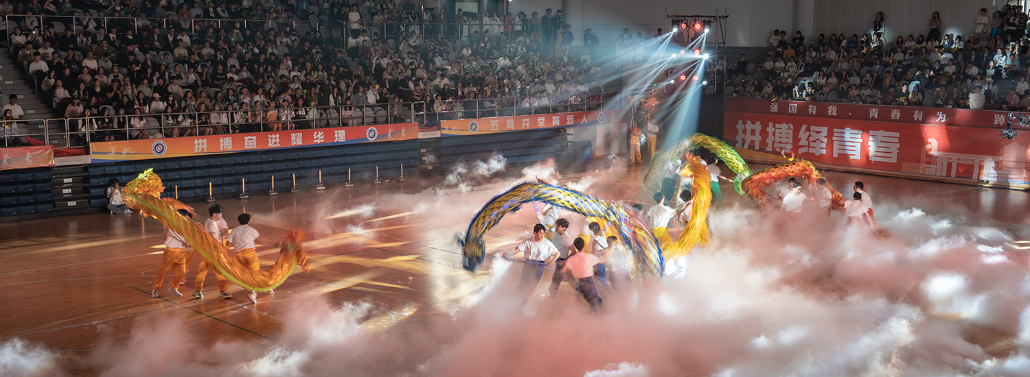 大乌龙！勇士队记：库里是左腿遭遇股四头肌挫伤，而不是右腿